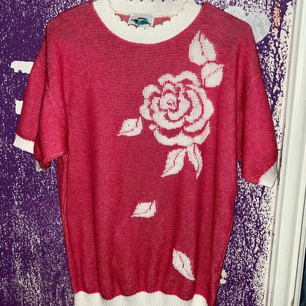 It’s a good Quality sweater and it’s a vintage item